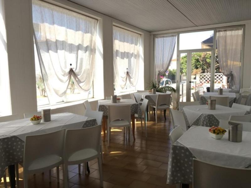 Hotel Villa Dei Gerani Rosignano Solvay Eksteriør bilde